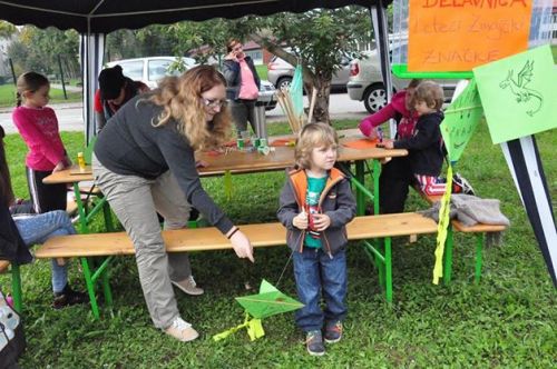 Naredi_si_svojega_letecega_zmaja_avtorica_Maja_Čeček